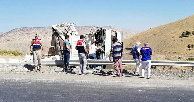 Siirt'te kamyon devrildi