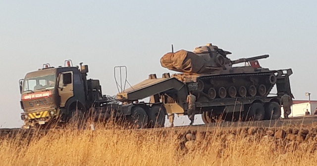 Sınır birliklerine tank sevkiyatı sürüyor