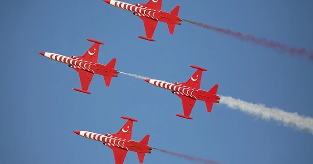 Solo Türk ve Türk Yıldızları 100. yıl için uçtu