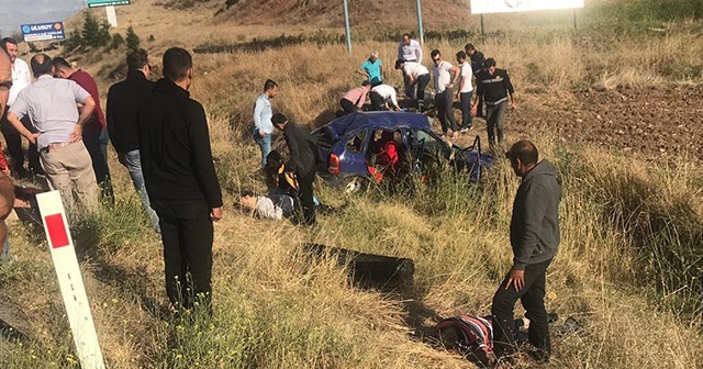 Takla atan otomobil şarampole uçtu: 5 yaralı