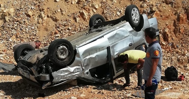 Takla atan otomobilin sürücüsü yaralandı