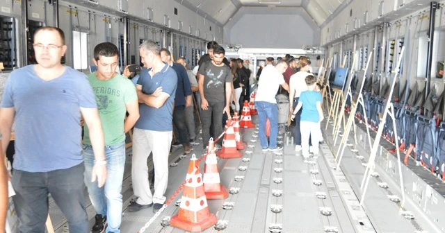TEKNOFEST'te Airbus A400M uçağı için vatandaşlar kuyruğa girdi