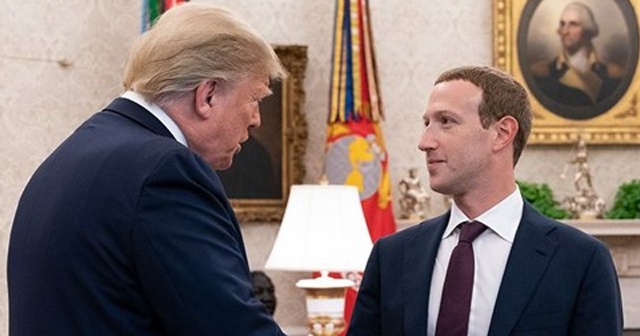 Trump, Facebook&#039;un Üst Yöneticisi Zuckerberg ile görüştü