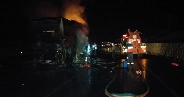 Yolcu otobüs seyir halindeyken alev aldı