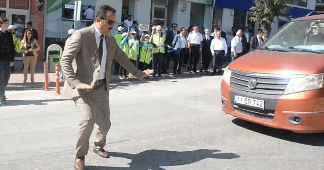 'Yaya Geçidi Nöbeti'nde az kalsın valiye araba çarpıyordu