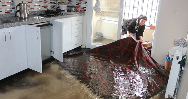 Adıyaman'da evleri lağım suyu bastı