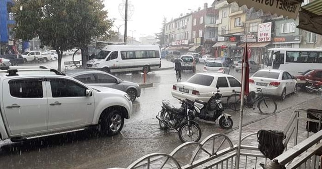 Afyonkarahisar&#039;da şiddetli yağış zor anlar yaşattı