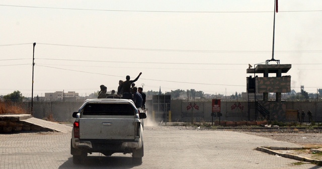 Ağır silahlarla takviye için Tel Abyad&#039;a geçtiler