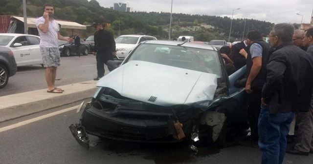 Ataşehir'de iki araç birbirine girdi