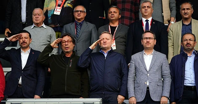 Başkanlardan asker selamı