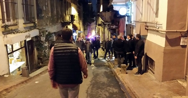 Beyoğlu’nda 4 katlı metruk binada çökme