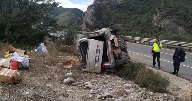 Bilecik&#039;te kontrolden çıkan araç devrildi: 2 yaralı