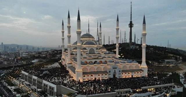 Büyük Çamlıca Camisi&#039;nde Fetih Suresi okundu