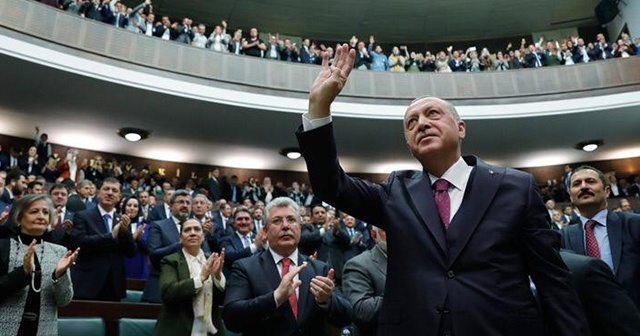 Cumhurbaşkanı Erdoğan, AK Parti&#039;nin eski ve mevcut il başkanlarıyla bir araya geldi