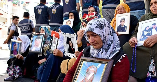 Diyarbakır anneleri 34 gündür çocukları için bekliyor