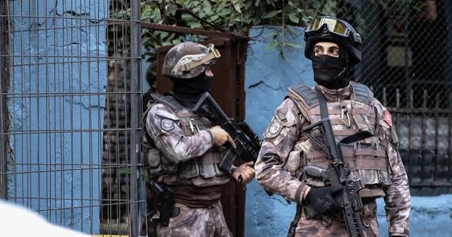 Diyarbakır&#039;da eylem hazırlığındaki 2 terörist patlayıcı maddeler ile yakalandı