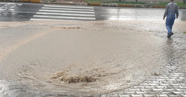 Diyarbakır’da sağanak: Ev ve iş yerlerini su bastı