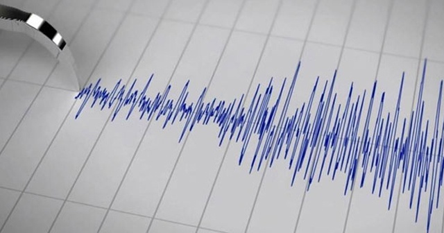 Endonezya&#039;da geçen ay 924 deprem meydana geldi