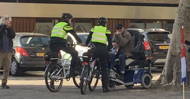 Engelli Hollandalı’dan cami yapımını protesto edenlere tepki