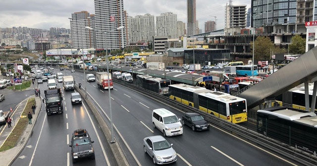 Esenyurt&#039;ta metrobüs kazası: 6 yaralı