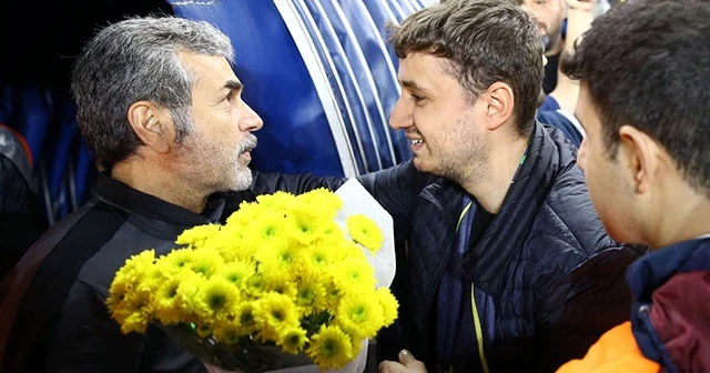 Fenerbahçe taraftarından Aykut Kocaman’a çiçek