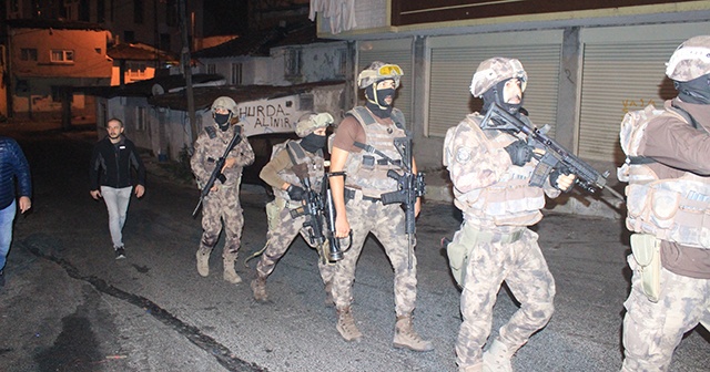 Gaziosmanpaşa&#039;da uyuşturucu tacirlerine şafak baskını: 40 gözaltı