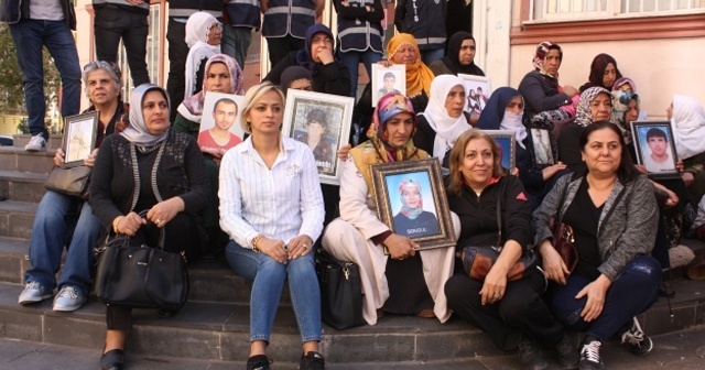 HDP önünde evlat nöbeti tutan ailelere bir destek de Hatay&#039;dan