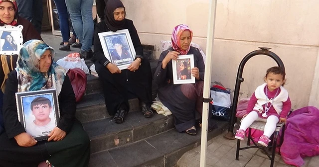 HDP önündeki ailelerin oturma eylemi 51'inci günde