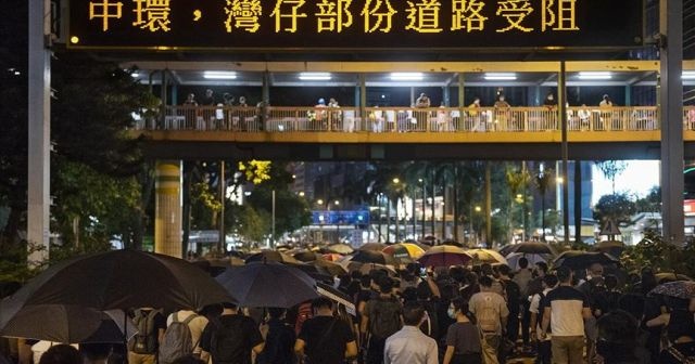 Hong Kong&#039;ta protestolar sürüyor