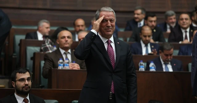 Hulusi Akar&#039;dan asker selamı!