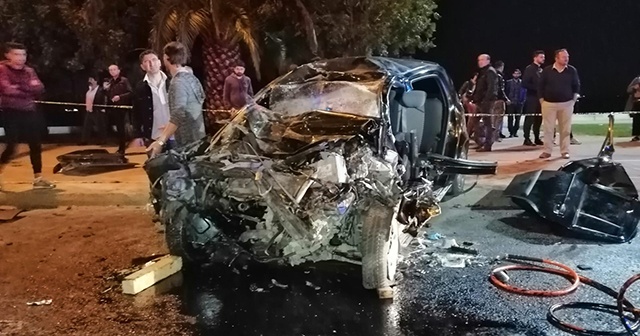 Hurdaya dönen otomobildeki sıkışanları itfaiye çıkarttı