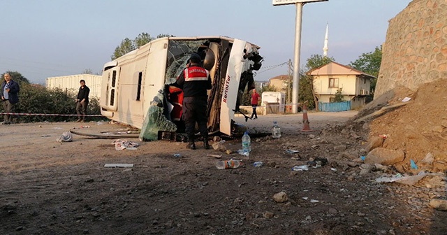 İşçileri taşıyan midibüs kaza yaptı: 1’i ağır 6 yaralı