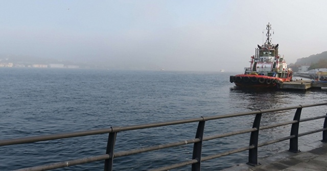 İstanbul Boğazı&#039;nda gemi trafiğine sis engeli