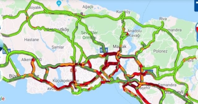 İstanbul&#039;da yağmur trafiği felç etti