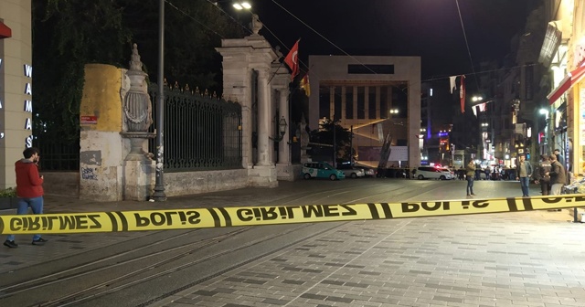 İstiklal Caddesi&#039;nde şüpheli paket alarmı