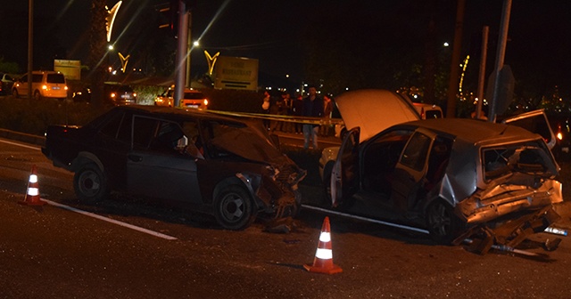 İzmir&#039;de feci kaza, 1 ölü 5 de yaralı var