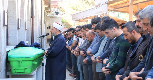 Kalbinden bıçaklanan lise öğrencisi son yolculuğuna uğurlandı