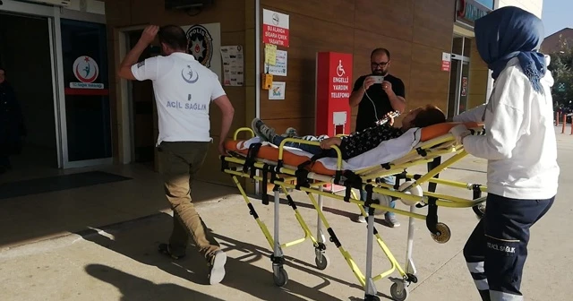 Kazada yaralandı! Elindeki çikolatayı bırakmadı