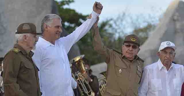 Küba&#039;da 43 yıl sonra devlet başkanı seçildi