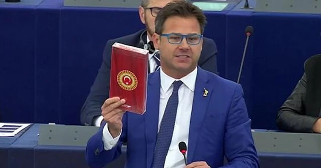 Lokum kutusunu fırlatan AP milletvekili cezalandırıldı