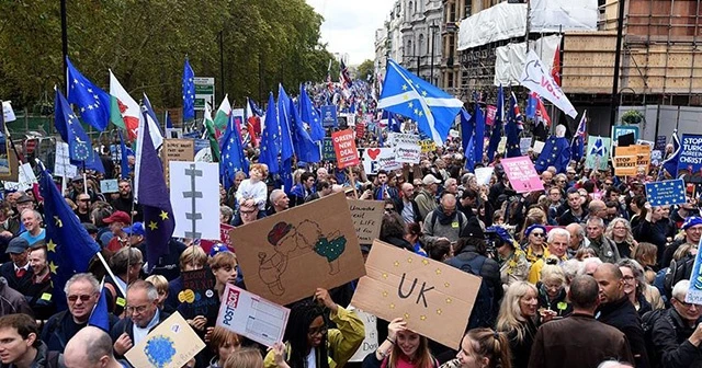 Londra'da Brexit karşıtı yürüyüş