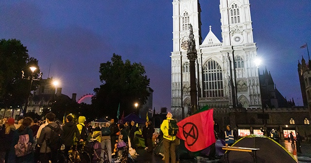 Londra polisinden 276 iklim değişikliği protestocusuna gözaltı