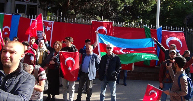 Macaristan’daki Türkler’den YPG/PKK yandaşlarına tepki