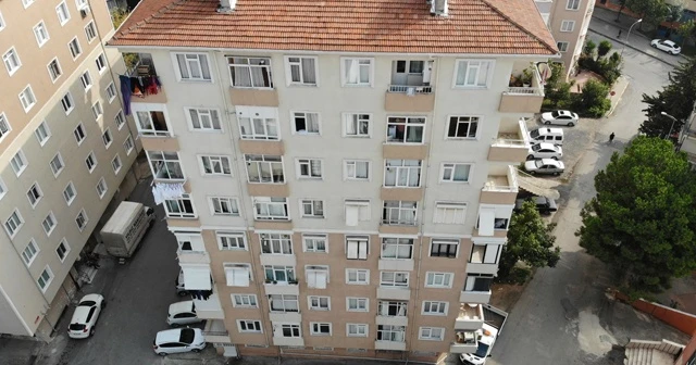 Mahalleyi kötü kokular sarınca çöp ev ortaya çıktı