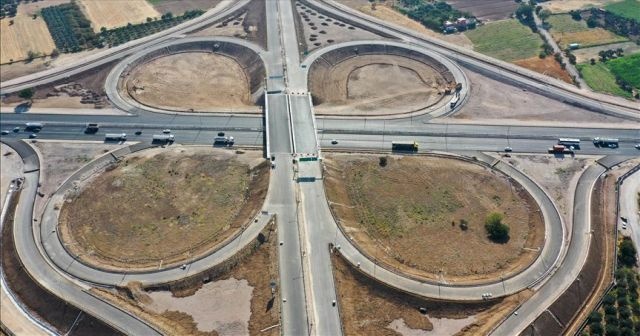 Menemen-Aliağa-Çandarlı Otoyolu&#039;nun bazı kesimleri trafiğe açılıyor