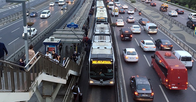 Metrobüsten yıllık 165 milyon dolar gelir elde ediliyor