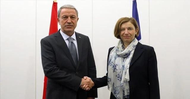 Milli Savunma Bakanı Akar, Fransız mevkidaşı Parly ile görüştü