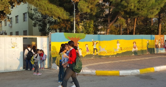 Nusaybin&#039;de öğrenciler 18 günlük aradan sonra tekrar okullarına kavuştu
