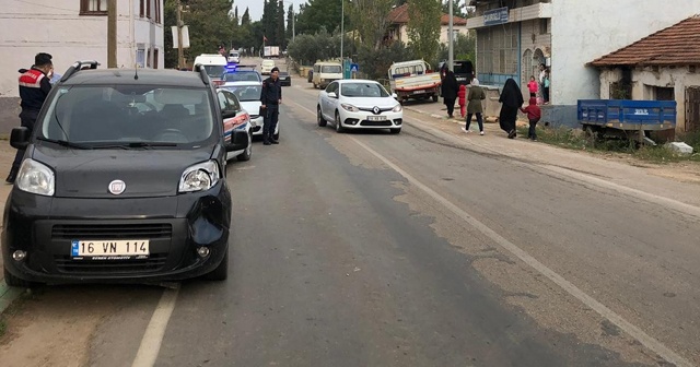 Okula giderken araba çarpan küçük öğrenci ağır yaralandı