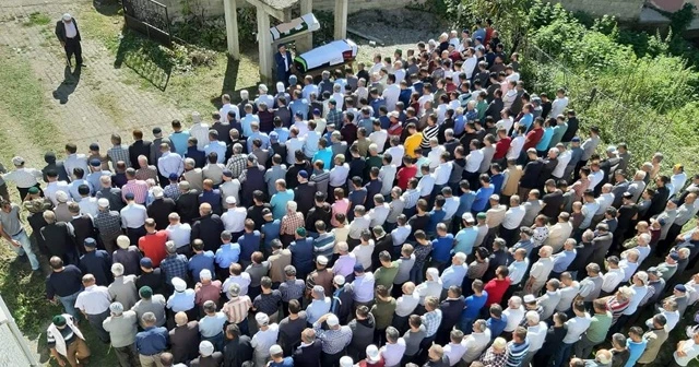 Ölen komşusu için mezar kazarken öldü